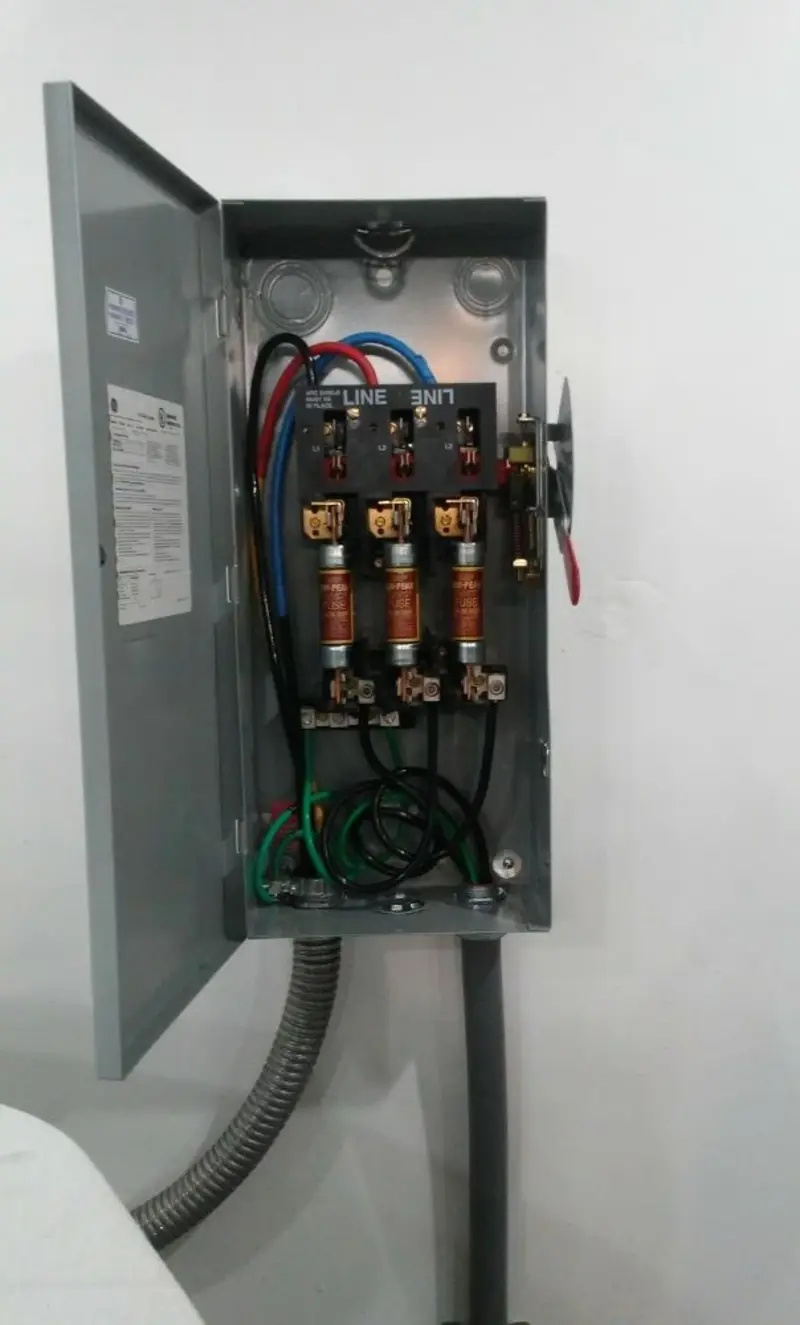 Three-phase disconnect switch installed for Smoke Detector Installation in Duncan